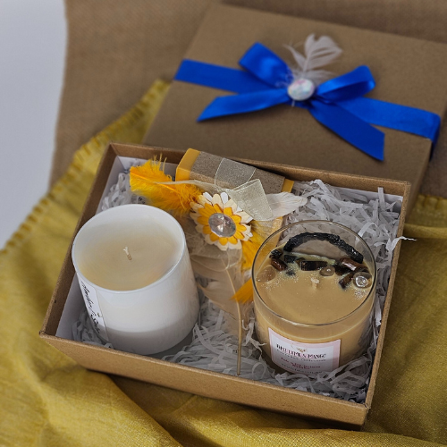 A double candle gift pack with soap pack