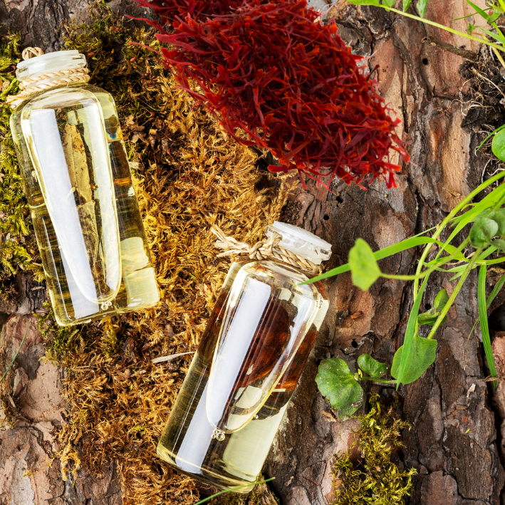 Cedar & Saffron Fragrance Profile Picture.
